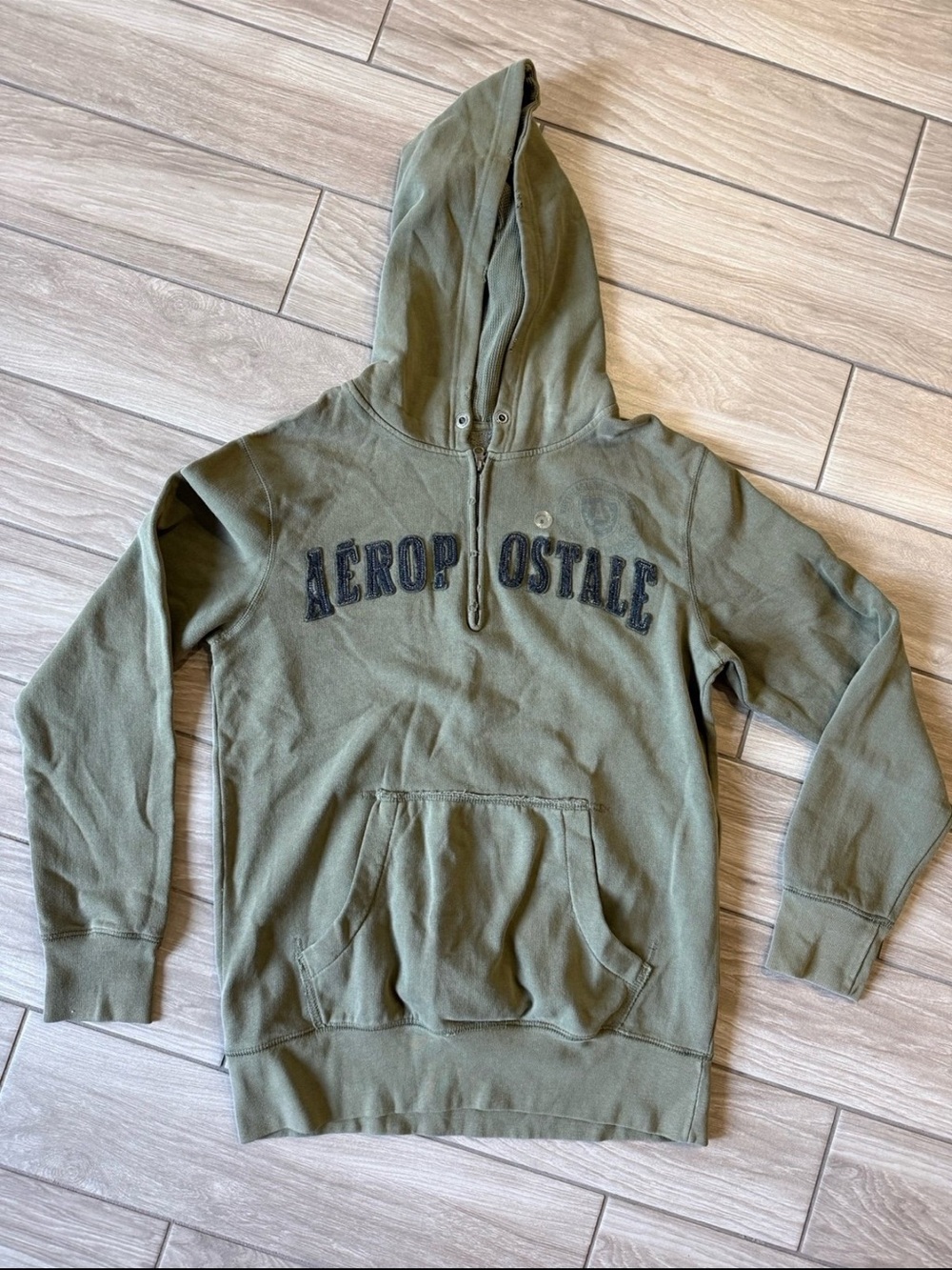 New men’s Aeropostale hoodie with earphone strings size small